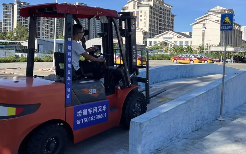 珠海金灣三灶紅旗電工焊工叉車培訓(xùn) 珠海金灣三灶紅旗電工焊工叉車培訓(xùn)